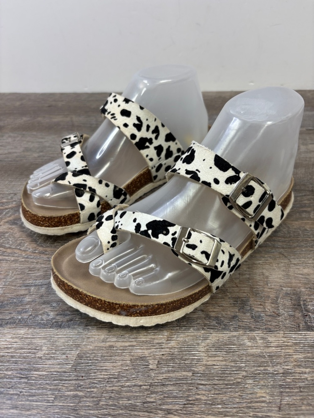 Maui Island Cow Print Sandals Women’s Size 8 Cork Footbed Buckle Slides